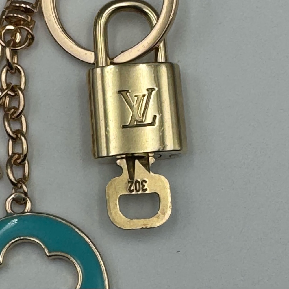 Authentic Louis Vuitton Lock and Key on Unbranded Bag Charm Key Chain Teal Gold - Picture 3 of 4